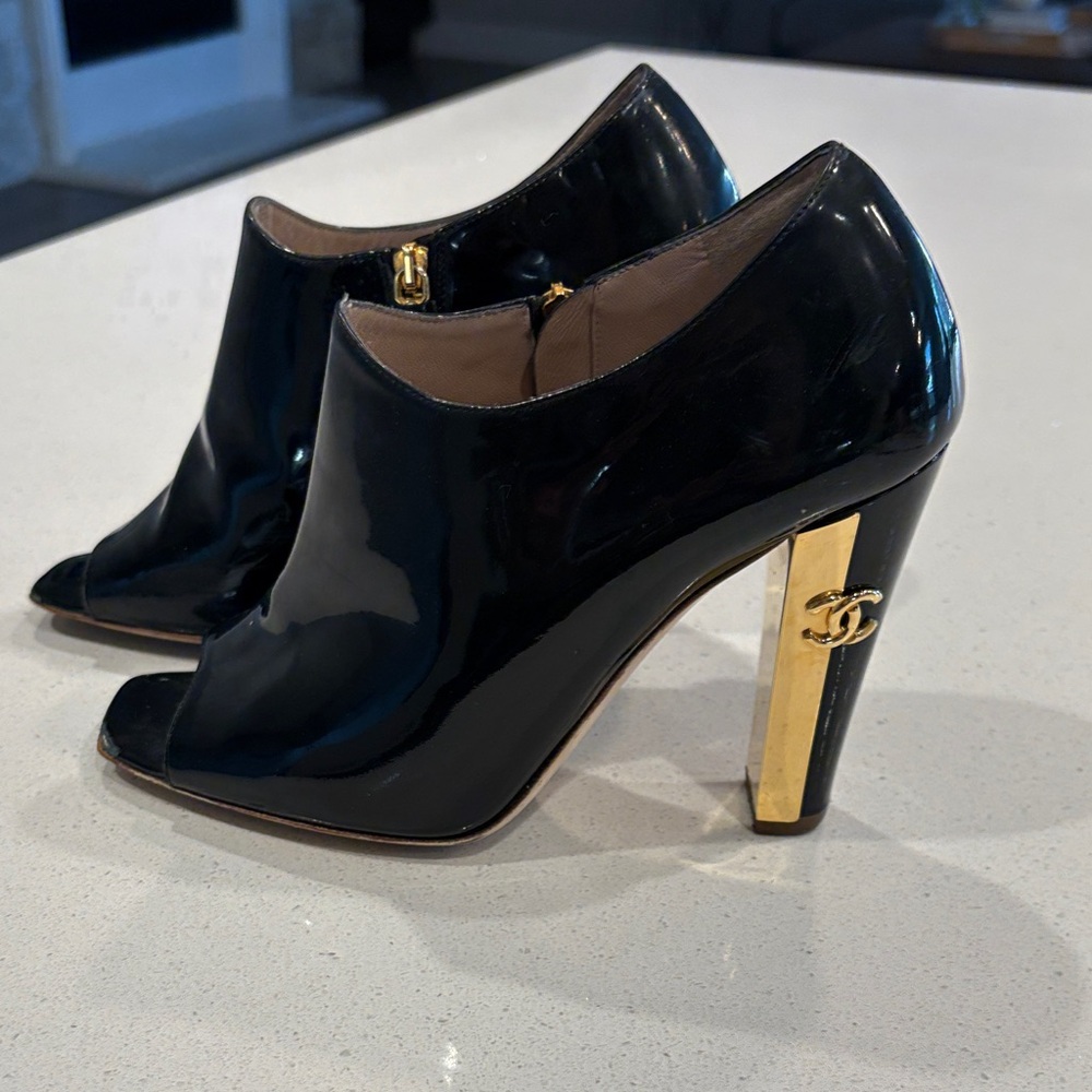 CHANEL Glossy Black Heels with Gold Detail